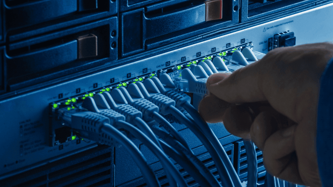 光コネクタとは?お手入れの方法についても解説