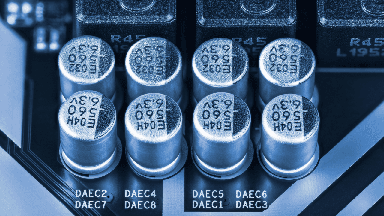 アルミ分解コンデンサとは?構造や特徴・設計上の注意点などをご紹介