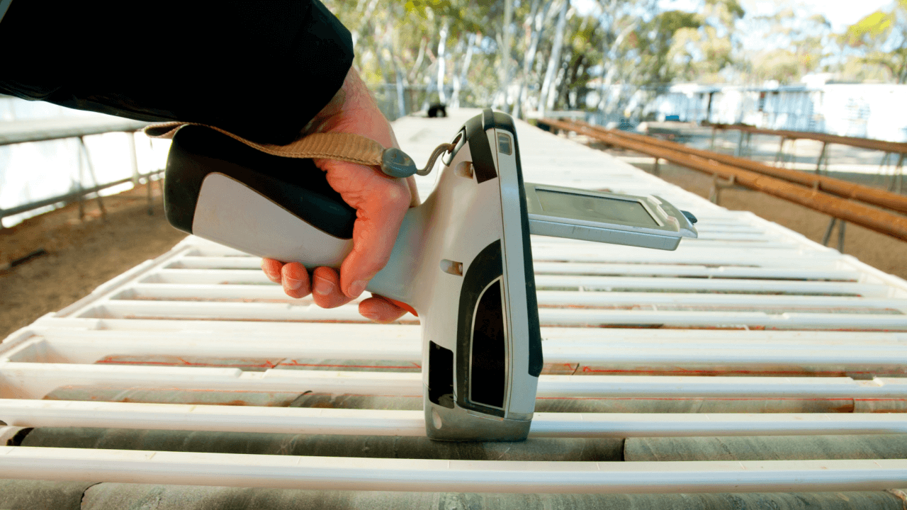 蛍光X線分析装置とは?基礎や特徴から運用・価格帯や選び方・応用事例まで