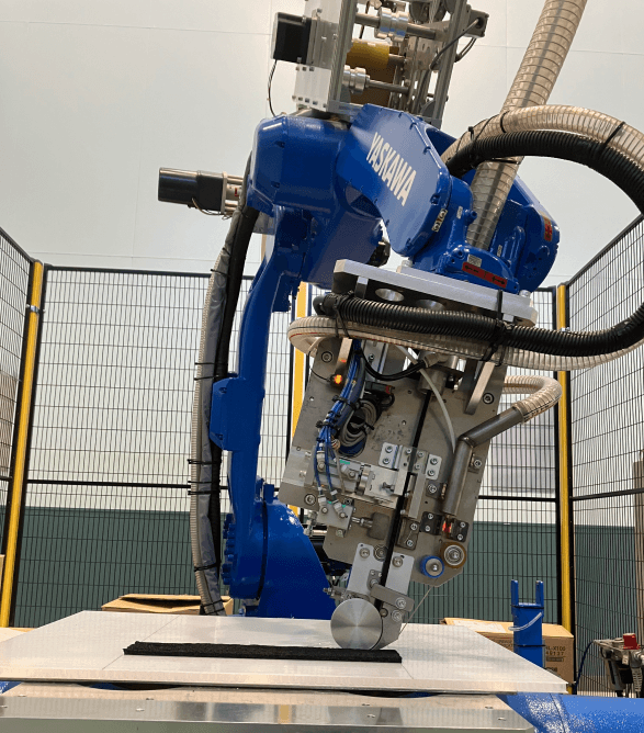 エプトシール貼り自動ロボット